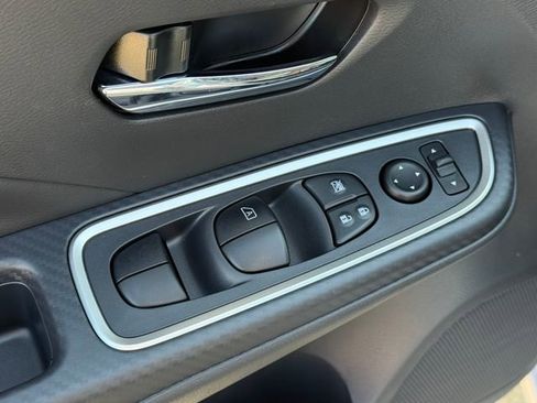 New 2025 Nissan Versa SR w/ Trunk Package image 20