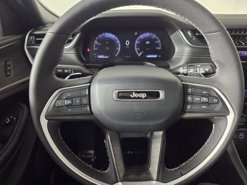 New 2025 Jeep Grand Cherokee Limited RWD image 13