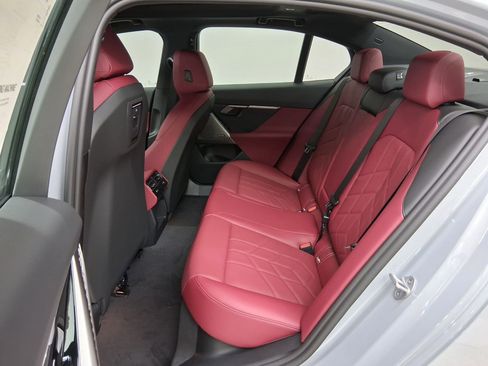 New 2026 BMW i5 eDrive40 w/ M Sport Package image 14