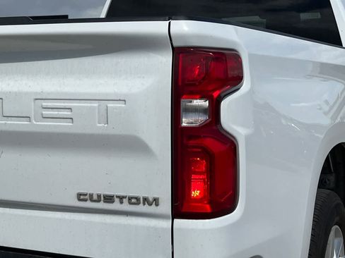 Used 2021 Chevrolet Silverado 1500 Custom image 13