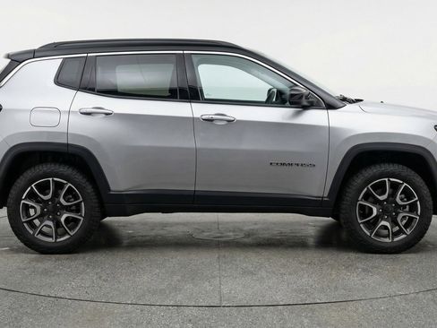Used 2025 Jeep Compass Trailhawk image 11