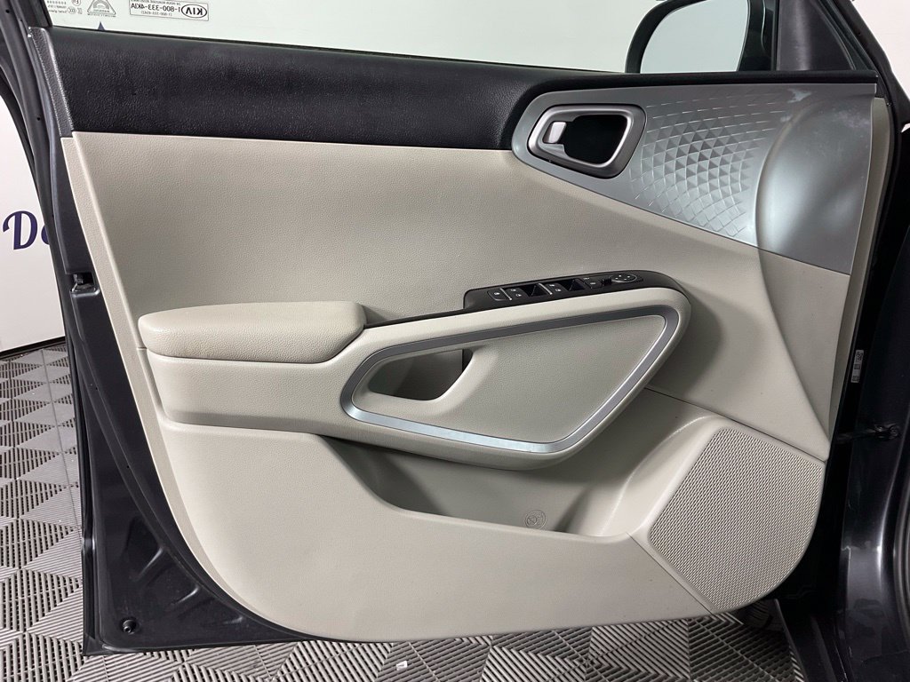 Used 2020 Kia Soul LX FWD image 12