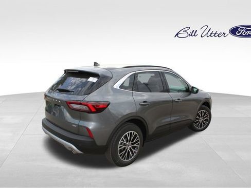 New 2025 Ford Escape SE image 3