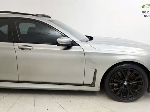 Used 2022 BMW 750i xDrive w/ M Sport Package AWD/4WD image 14