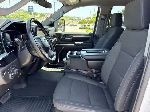 Used 2025 Chevrolet Silverado 2500 LT w/ Convenience Package AWD/4WD image 9