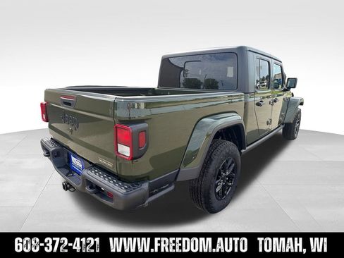 Used 2023 Jeep Gladiator Sport AWD/4WD image 5