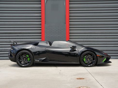 Used 2021 Lamborghini Huracan EVO RWD image 16