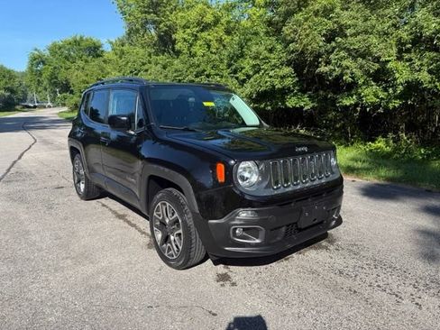 Used 2017 Jeep Renegade Latitude w/ Cold Weather Group AWD/4WD image 4
