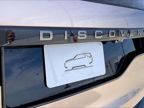New 2026 Land Rover Discovery Dynamic SE image 9