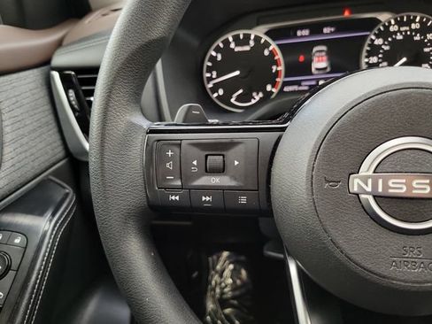 Used 2023 Nissan Rogue SV FWD image 15
