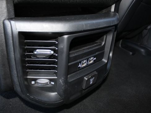 Used 2019 RAM 1500 Laramie AWD/4WD image 22