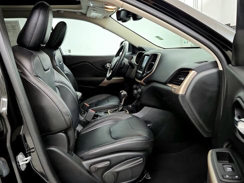 Used 2017 Jeep Cherokee Limited AWD/4WD image 13