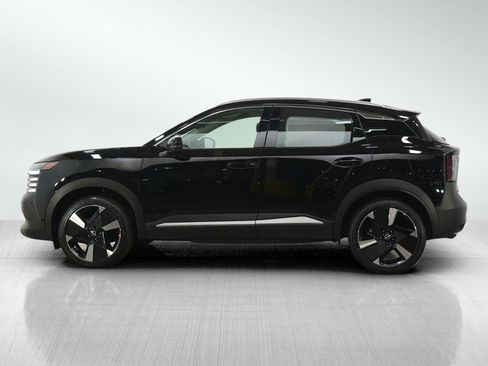 Used 2025 Nissan Kicks SR w/ SR Premium Package AWD/4WD image 2