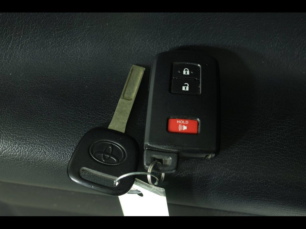 Used 2021 Toyota Tacoma Limited w/ Blackout Package (TMS) AWD/4WD image 16
