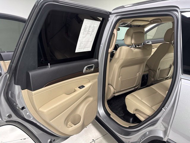 Used 2018 Jeep Grand Cherokee Laredo AWD/4WD image 22