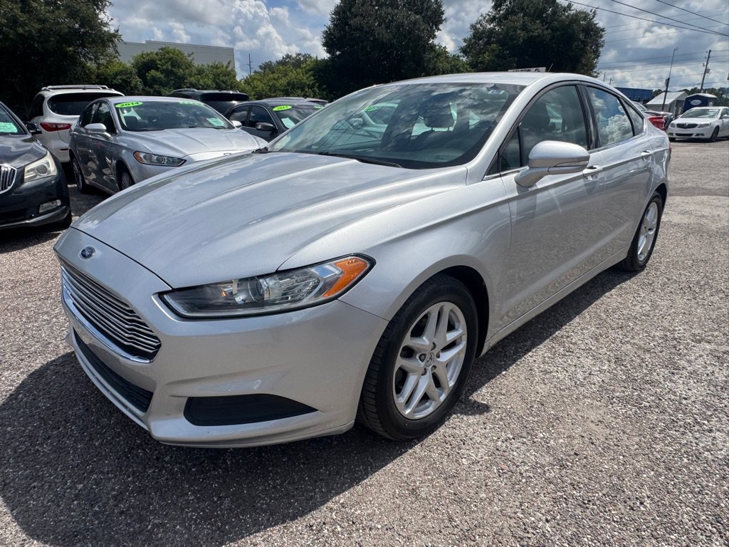 Used 2016 Ford Fusion SE FWD image 1