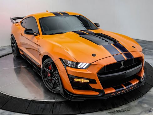 Used 2020 Ford Mustang Shelby GT500 w/ Carbon Fiber Track Pack RWD image 31