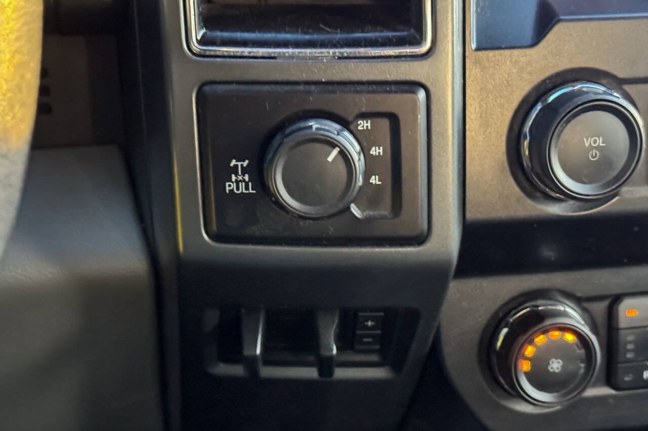Used 2020 Ford F350 XLT w/ XLT Premium Package AWD/4WD image 29