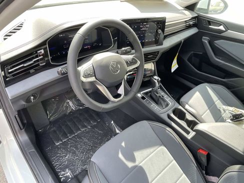 New 2026 Volkswagen Jetta SE FWD image 5