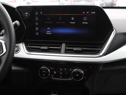 Used 2025 Chevrolet Trax LT w/ LT Convenience Package FWD image 12