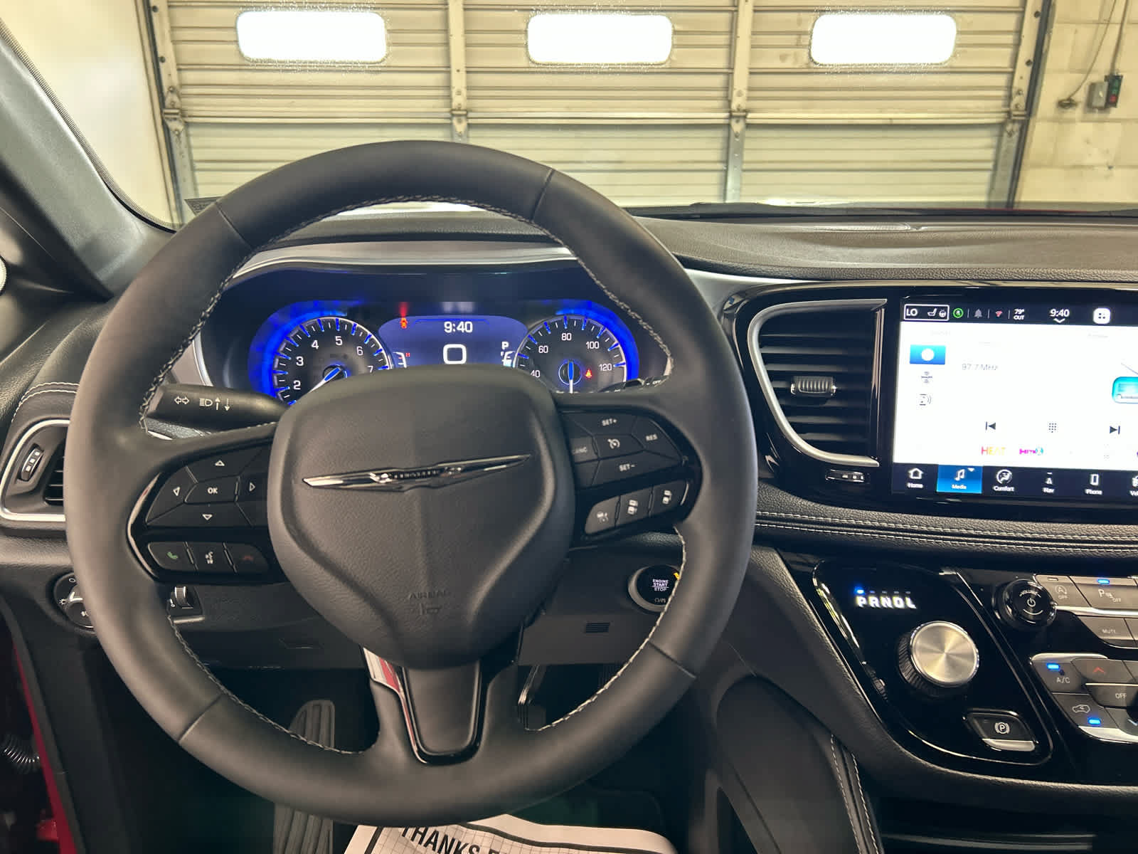 Used 2025 Chrysler Pacifica Limited FWD image 7