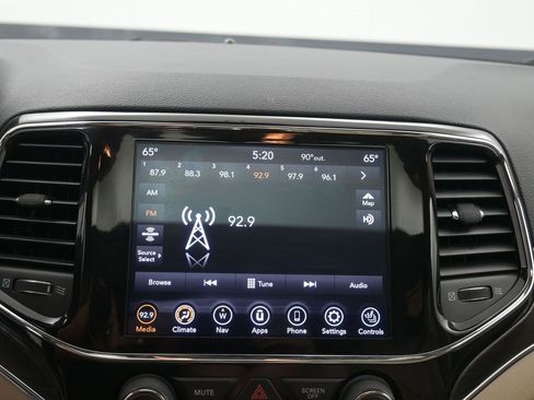 Used 2021 Jeep Grand Cherokee Limited image 32