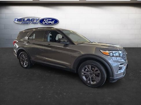 Used 2023 Ford Explorer XLT w/ Equipment Group 202A image 8