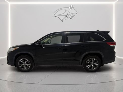 Used 2018 Toyota Highlander Plus image 2