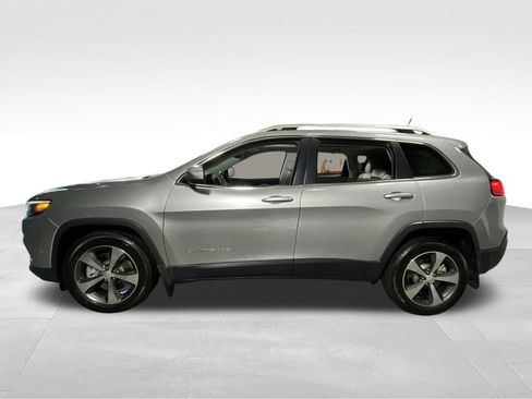 Used 2019 Jeep Cherokee Limited w/ Technology Group FWD image 7