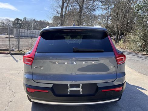 Used 2022 Volvo XC40 T5 Momentum image 10