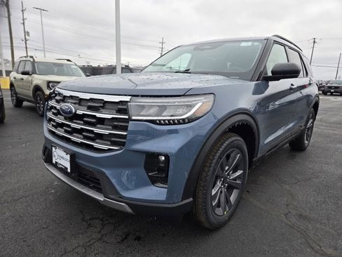 New 2026 Ford Explorer Active w/ Active Comfort Package image 3