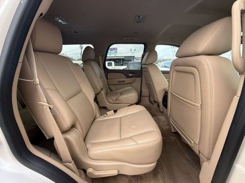 Used 2011 GMC Yukon SLT w/ SLT-2 Equipment Package image 22
