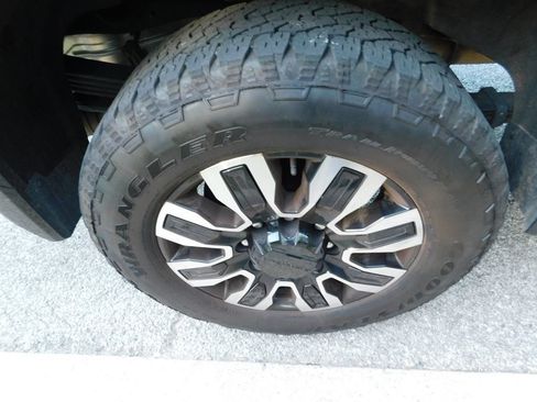 Used 2024 GMC Sierra 2500 Denali Ultimate AWD/4WD image 8