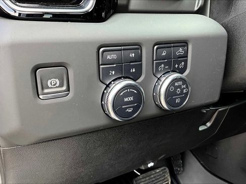 Used 2025 GMC Sierra 3500 Denali w/ Denali Reserve Package image 15