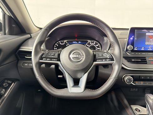 Used 2025 Nissan Altima 2.5 SR FWD image 15