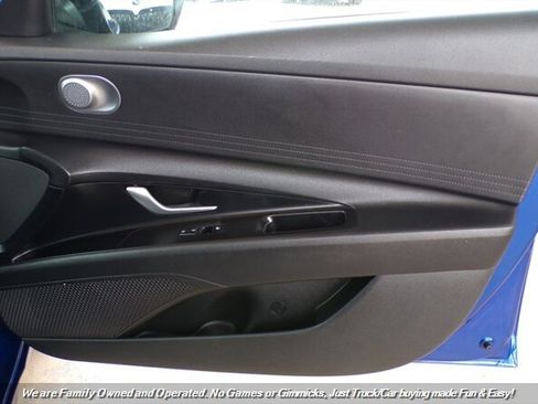 Used 2021 Hyundai Elantra SEL FWD image 21