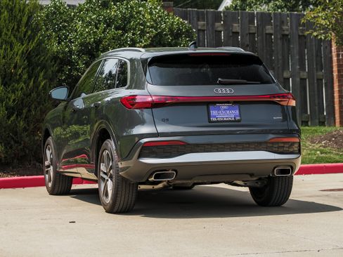 Certified 2025 Audi Q5 Premium AWD/4WD image 4