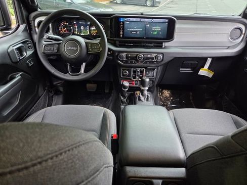 Used 2025 Jeep Gladiator Willys AWD/4WD image 14