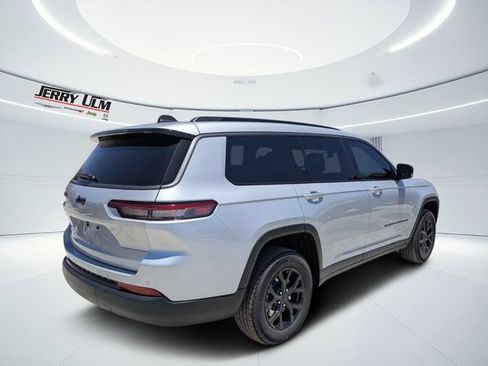 New 2026 Jeep Grand Cherokee L 4WD image 3