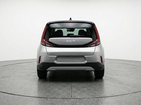 Used 2025 Kia Soul LX w/ LX Technology Package FWD image 7