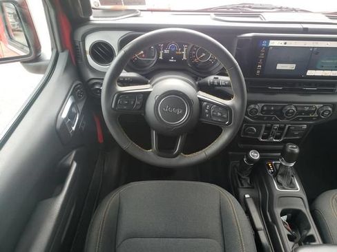 Used 2024 Jeep Wrangler Unlimited Sport AWD/4WD image 15