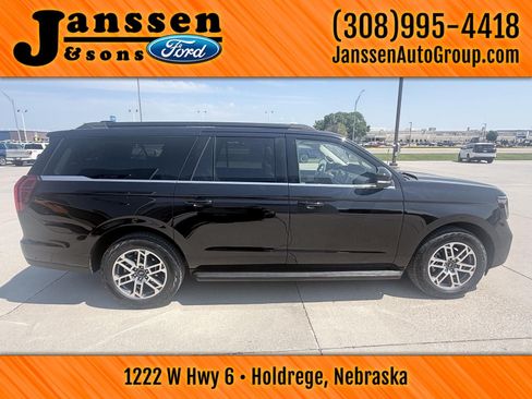Used 2025 Ford Expedition Max Active AWD/4WD image 5