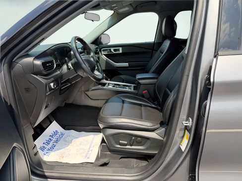 Used 2022 Ford Explorer XLT w/ Equipment Group 202A AWD/4WD image 12