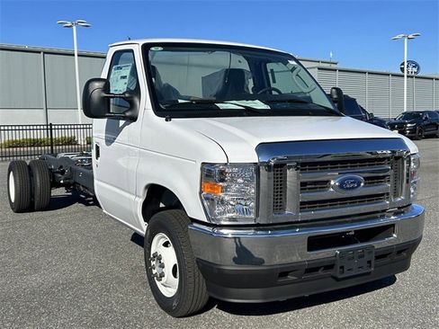 New 2024 Ford E-450 and Econoline 450 Super Duty w/ Power Windows & Locks Group image 2