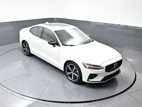 Used 2024 Volvo S60 B5 Core image 43