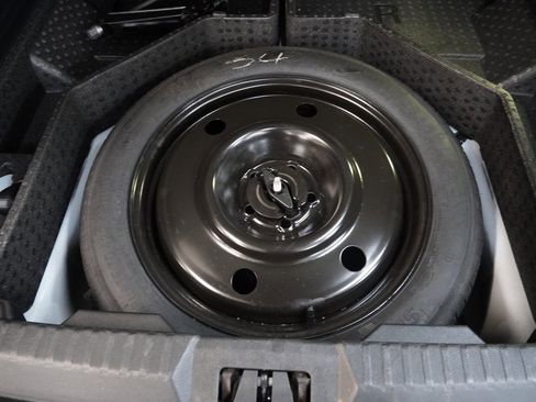 Used 2015 Ford Edge SE image 10