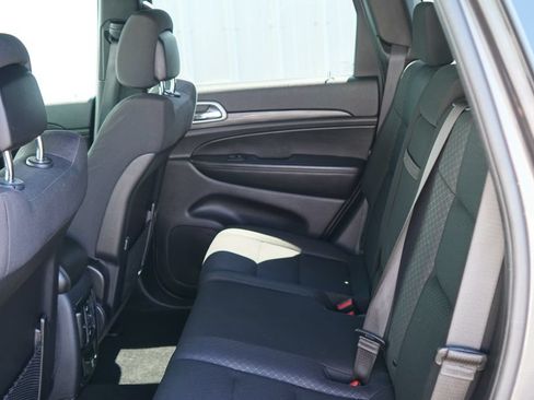 Used 2020 Jeep Grand Cherokee Laredo w/ Security & Convenience Group AWD/4WD image 28