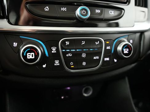 Used 2018 Chevrolet Traverse Premier AWD/4WD image 25