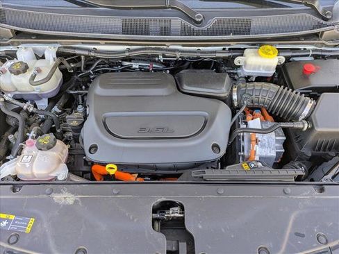 Used 2024 Chrysler Pacifica Limited image 23