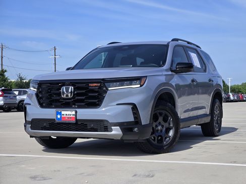 Used 2025 Honda Pilot TrailSport image 1